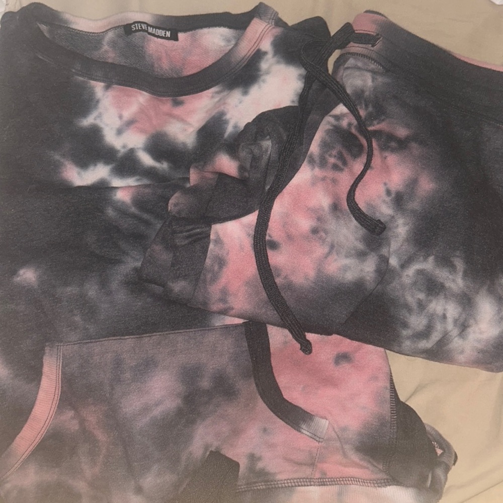 Steve Madden Pink and gray tie dye sweat set, never worn, size L, comfy!!